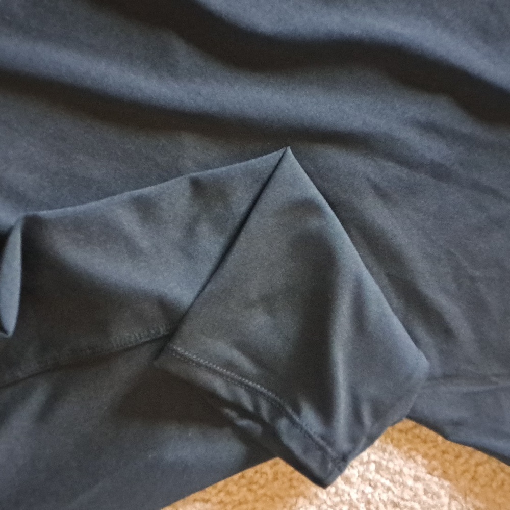 XLARGE    HALARA BACK  TEAR DROP CUT OUT LONG SLEEVED TOP - Picture 4 of 7